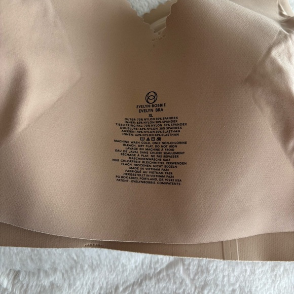 Evelyn & Bobbie The Evelyn Bra Size XL Wireless EB Core Scalloped V-Neckline - Picture 9 of 10